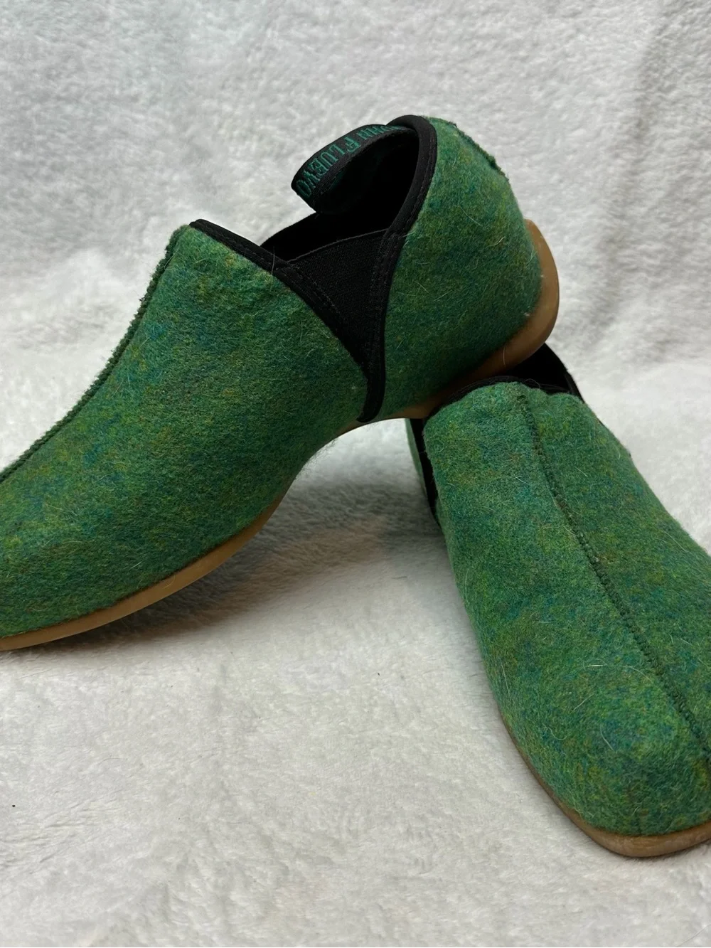 John Fluevog Dayan Peacemaker Green Vegan Felt Slippers EU 41 US M8 / W10